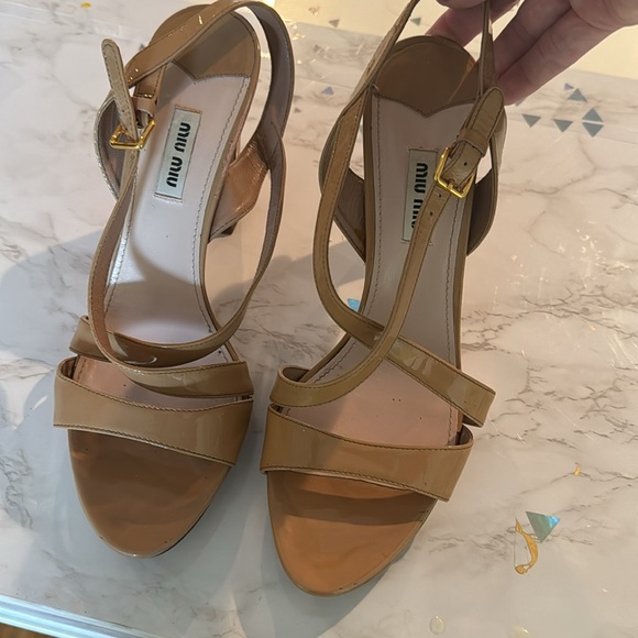 MIU MIU 4” patent leather heels - Picture 3 of 4